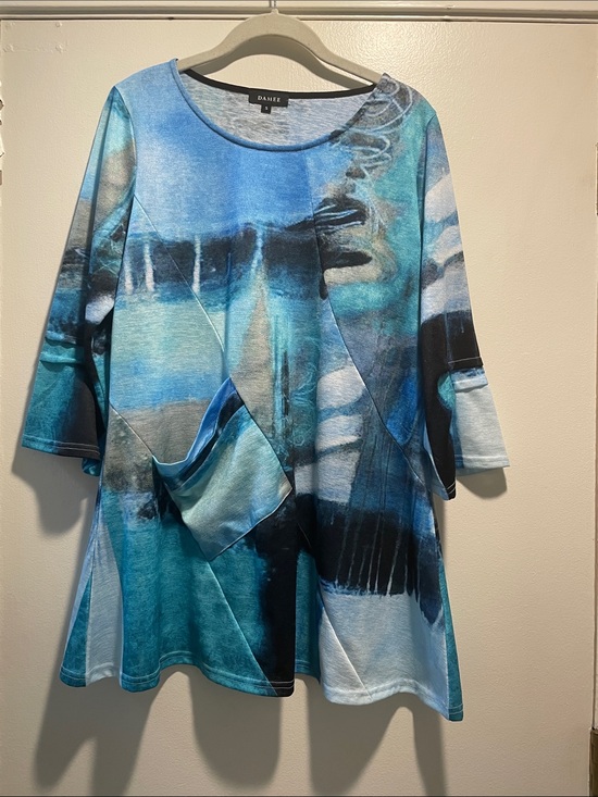 Damee Tops - Damee Multicolored Abstract Patchwork Cool Detail and Angled Front Pocket Tunic